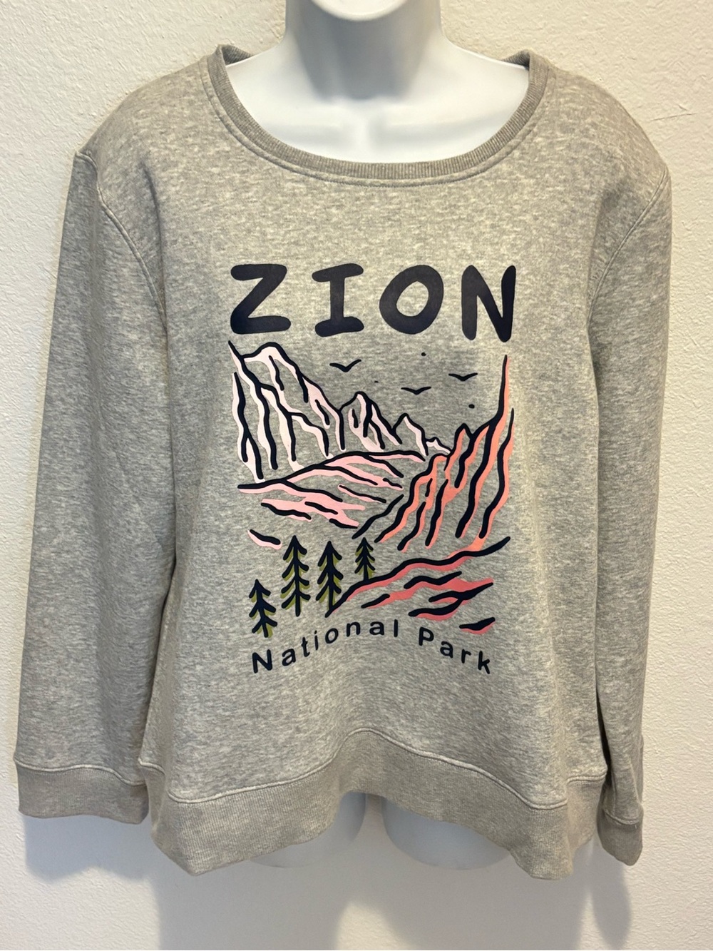New! With Tags! Born Outdoor Zion National Park Sweatshirt Size Medium